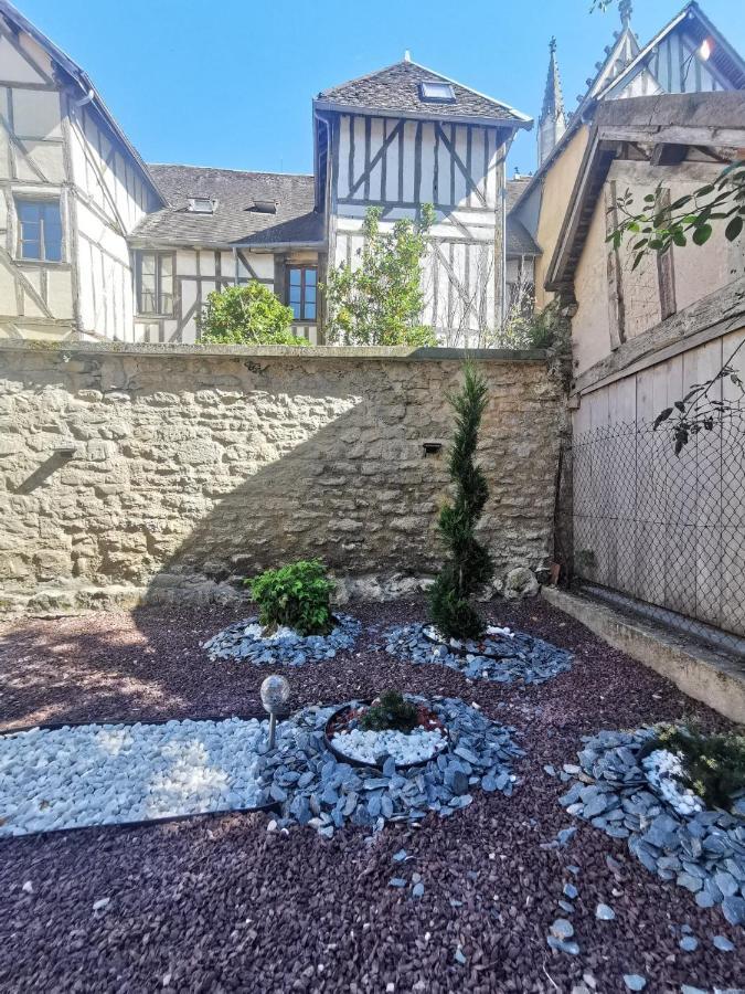 Le Spa De La Cathedrale - Jacuzzi - Sauna - Champagne - Netflix - Wifi Troyes Exterior foto